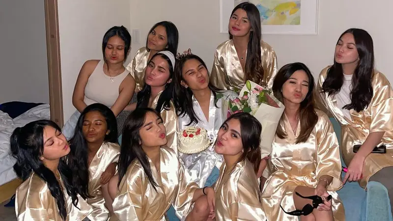 6 Potret Viral Cake Bridal Shower Azizah Salsha, Ingatkan Pesan 'Jangan Selingkuh'