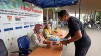 Pos pemeriksaan dokumen hasil tes Covid-19 di Bandara Abdurrahman Saleh, Malang. (Liputan6.com/Dinny Mutiah)