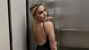 Berbagai gaya serta warna rambut tampaknya pernah ia jajal. Namun, rambut blonde pendeknya saat ini mendapatkan banyak pujian dari netizen. (Liputan6.com/IG/@agnezmo)