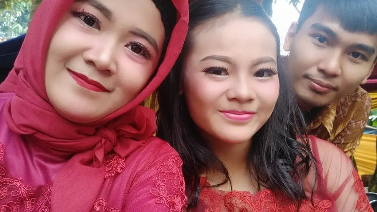 5 Potret Windy Cantika saat Bersama Keluarga, Sang Ibu Atlet Angkat Besi 90-an