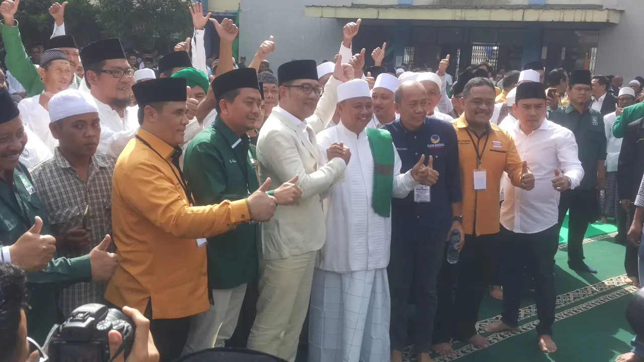 Mendaftar ke KPUD Jabar, Ridwan Kamil - UU Ruzhanul Salat Hajat