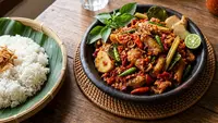Resep Oseng Mercon Kulit Ayam, Pedas Gurih dengan Bumbu Meresap yang Bikin Nagih