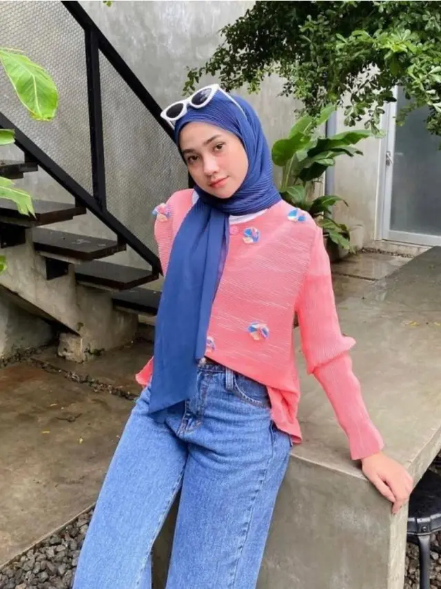 Inspirasi 5 Gaya Pashmina Plisket ala Natalie Holscher hingga Ria Ricis