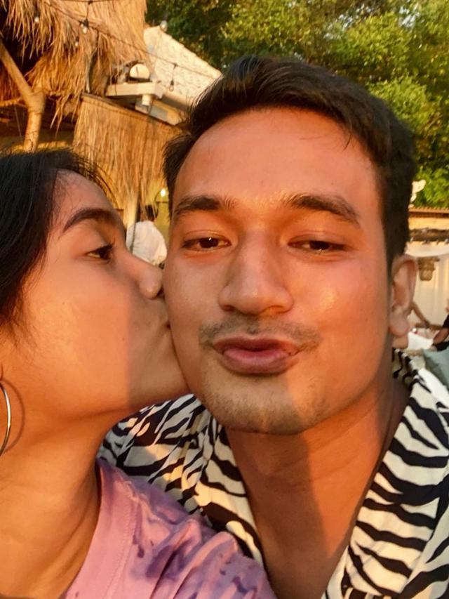 Fuji dan Bibi Andriansyah