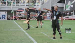 Pelatih careteker Persebaya Surabaya Uston Nawawi (Foto: Persebaya.id)