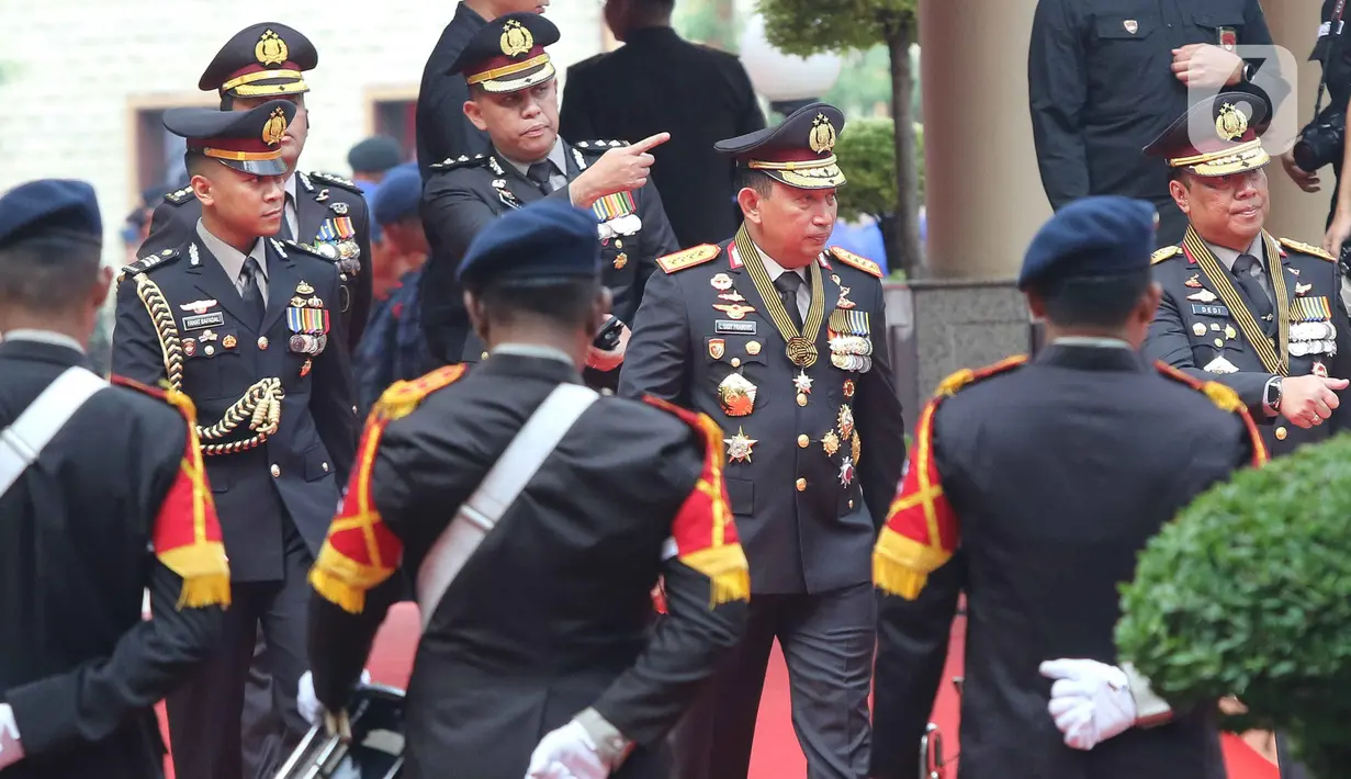 Bintang Bhayangkara merupakan tanda kehormatan yang diberikan oleh Pemerintah Republik Indonesia untuk menghormati jasa seseorang dalam memajukan dan mengembangkan Kepolisian Negara Republik Indonesia. (Liputan6.com/Herman Zakharia)