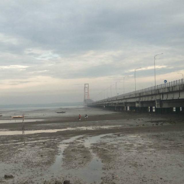 8800 Hantu Jembatan Suramadu HD Terbaik