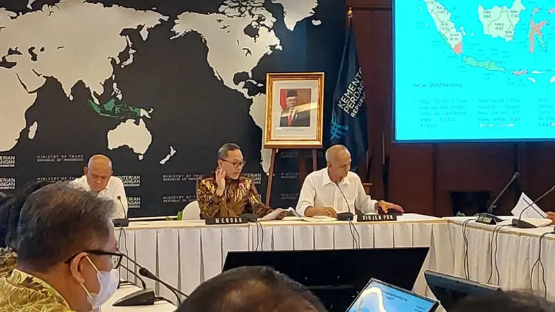 Mendag Zulkifli Hasan saat menerima audiensi asosiasi produsen minyak goreng di Kementerian Perdagangan, Senin (27/6/2022) di Jakarta. (Dok. Istimewa)