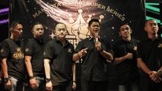 Promotor Mahkota Promotion, Raja Sapta Oktohari, memberikan keterangan saat jumpa pers di O2 Club, Jakarta, Jumat (23/2/2018). Mahkota Promotion akan menggelar Mahkota Boxing Series untuk mencari petinju professional. (Bola.com/M Iqbal Ichsan)