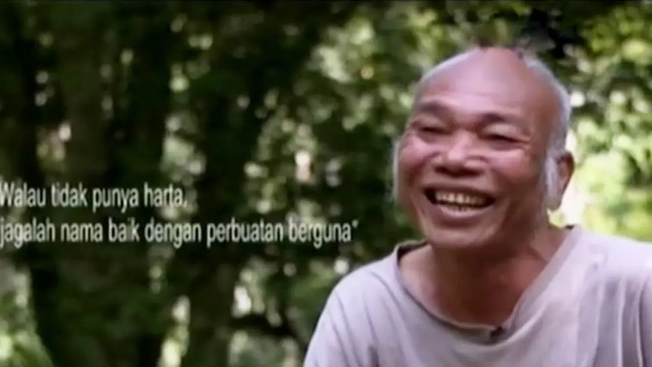 Pantang Menyerah: Umar Manik Si Penjaga Komunitas Kera