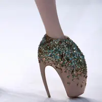 Desain sepatu ini bikin matamu sakit kalau melihatnya.