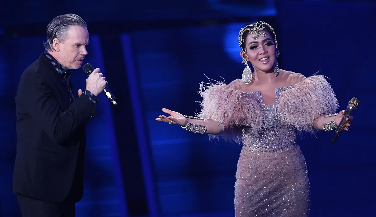 Syahrini memang sudah berencana untuk memberikan penampilan yang spesial dalam Konser Raya HUT Indosiar 22, terutama soal kostum yang dipersiapkan secara khusus untuk penampilannya bersama Rick Price. (Bambang E. Ros/Bintang.com)