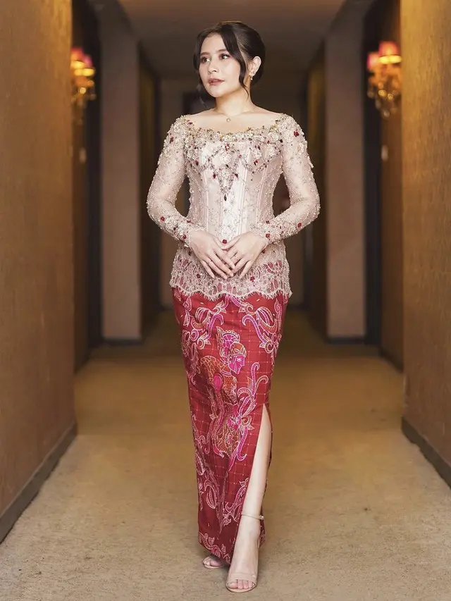 Inspirasi Kebaya Modern untuk Pertunangan