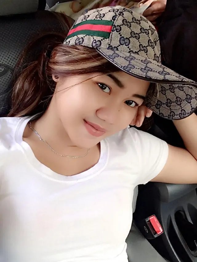 6 Potret Cantik Gita, Istri Bopak Castello yang Terpaut Usia 28 Tahun