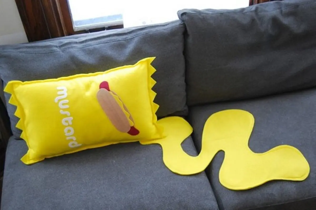 27 Bantal dan Guling Bertema Makanan Bikin Kamu Kenyang Seharian