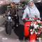 Potongan video seorang ibu asal Majalengka mengantar langsung anaknya ke pelaminan naik vespa. Foto (istimewa)