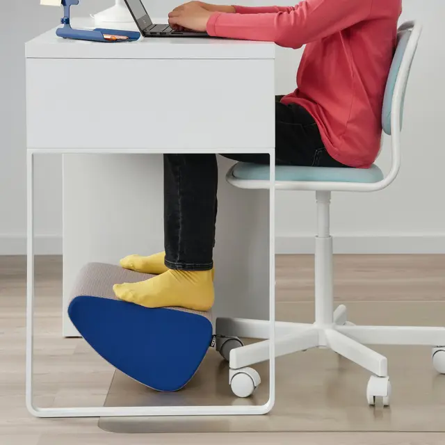 Footrest empuk dari seri ÖVNING