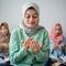 Ilustrasi Muslimah Berdoa Credit: shutterstock.com