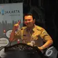 Gubernur DKI Jakarta Basuki Tjahaja Purnama menjelaskan Program aplikasi PetaJakarta.org sebagai upaya untuk penanggulangan Banjir, Jakarta, Selasa (2/12/2014). (Liputan6.com/Herman Zakharia)