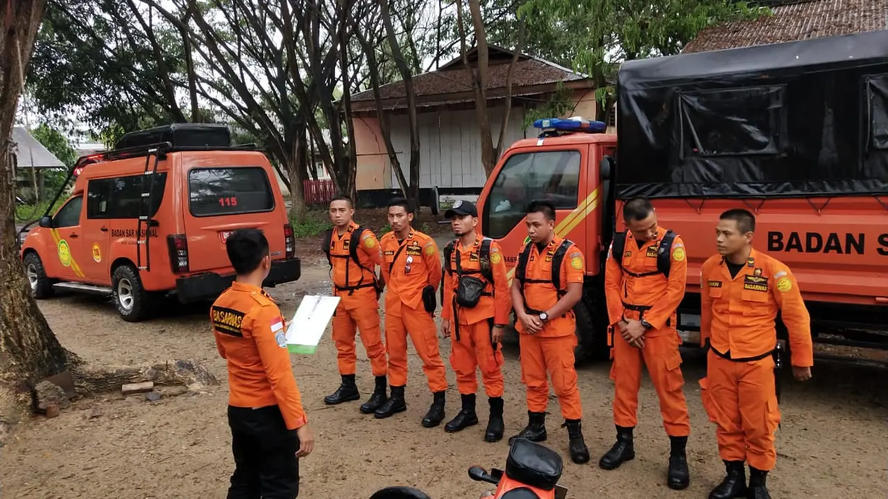 Basarnar Provinsi Gorontalo mencari tim Survey Pohon yang hilang misterius di Hutan Papayato (Arfandi/Liputan6.com)