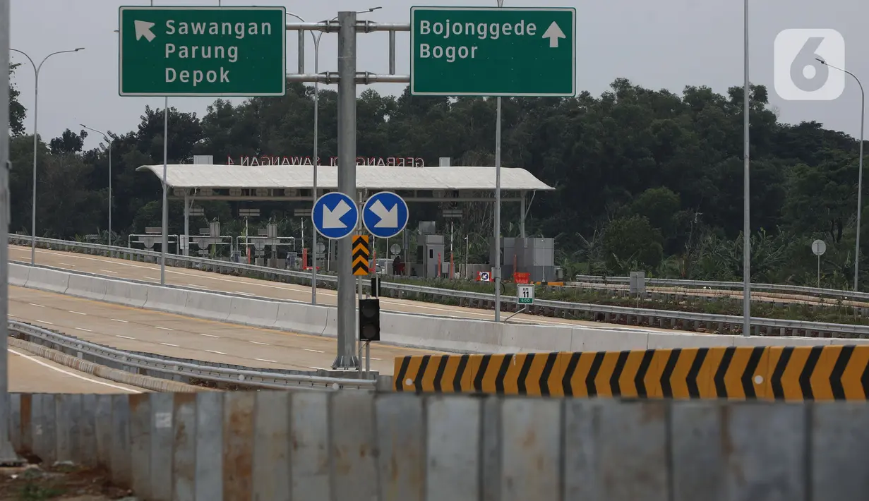 Suasana proyek Tol Depok-Antasari (Desari) seksi II di Depok, Jawa Barat, Jumat (1/5/2020). Tol Desari seksi II sepanjang 6,30 kilometer yang rencananya mulai beroperasi pada April 2020 ini, terpaksa ditunda karena pandemi COVID-19 dan penetapan PSBB. (Liputan6.com/Johan Tallo)
