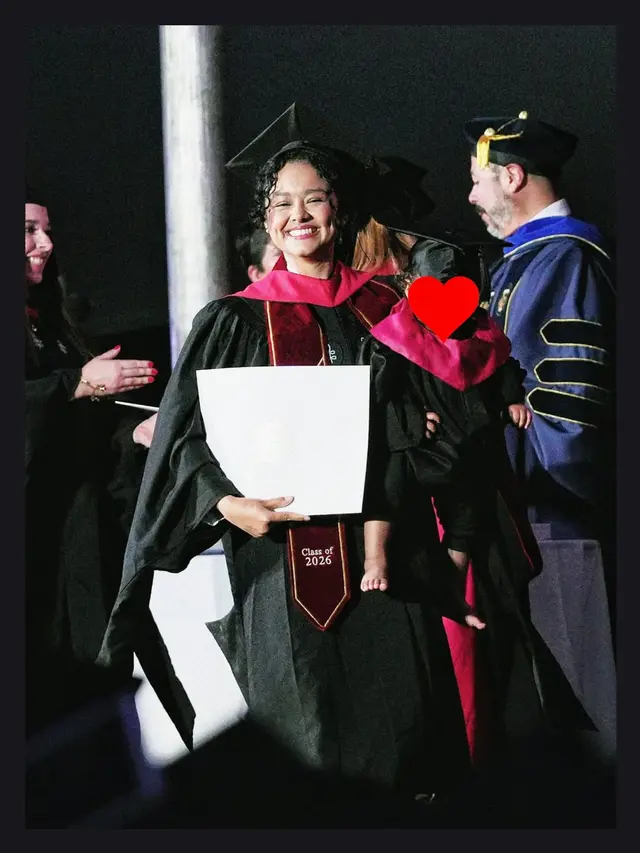 Senyum Manis Mutiara Baswedan Lulus S2 dari Harvard University, Tampil Toga Kembaran dengan Sang Putra
