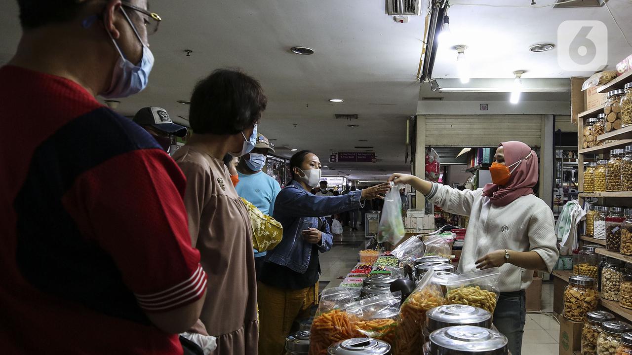 FOTO: Jelang Lebaran, Omzet Penjualan Kue Kering Meningkat Drastis