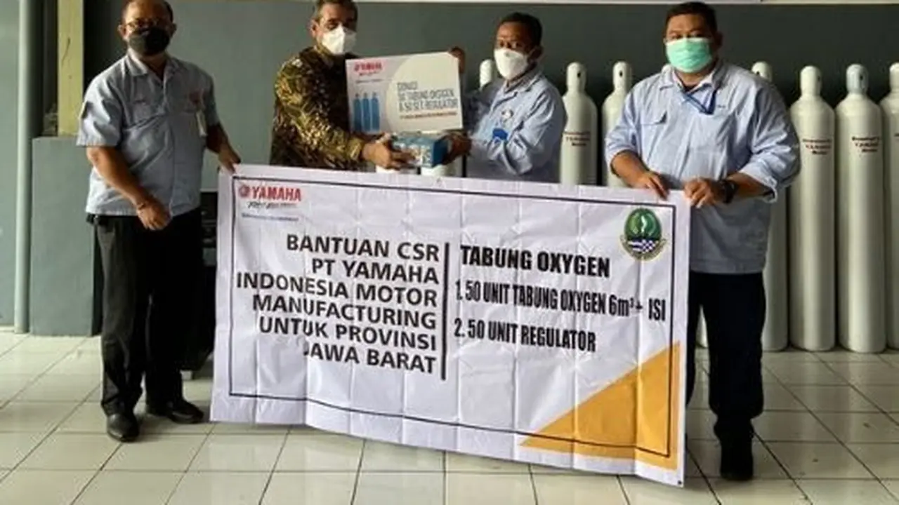 Yamaha menyumbangkan tabung oksigen siap pakai kepada Pemerintah Provinsi Jawa Barat.