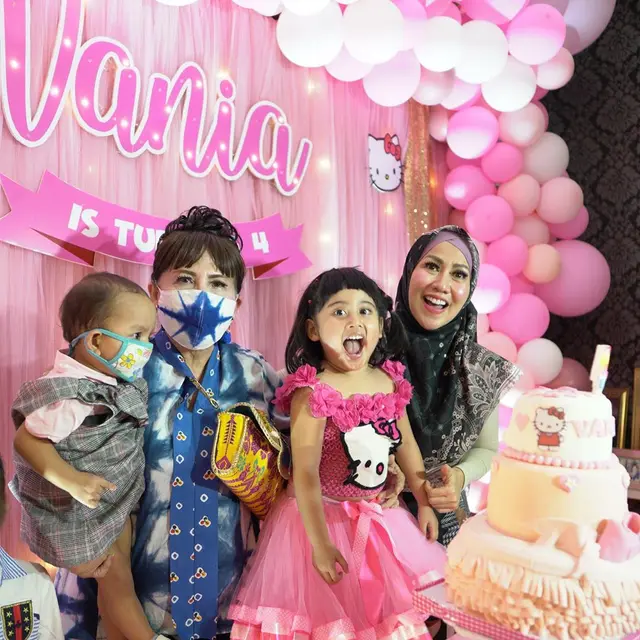 6 Potret Perayaan Ultah Vania Athabina, Verrell Bramasta Tulis Pesan Menyentuh