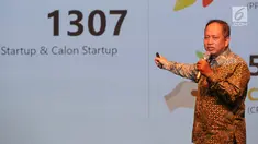Menristekdikti Mohamad Nasir memberi paparan saat jumpa pers jelang pameran Inovasi Inovator Indonesia Expo (I3E), di Jakarta, Selasa (10/9/2019). Kemenristekdikti ingin hasil inovasi dari para inovator bermanfaat bagi masyarakat dan menumbuhkan sektor industri. (Liputan6.com/Fery Pradolo)