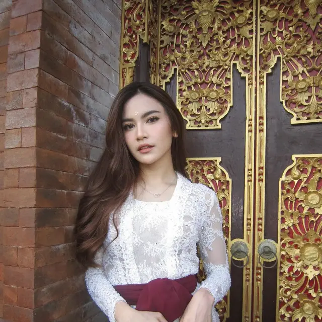 6 Potret Mahalini Pakai Kebaya Bali, Dikabarkan Pindah Agama Sebelum Nikah