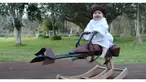 Tez mendesain Speeder Bike tersebut mirip dengan aslinya, hingga dilengkapi dengan lampu-lampu dan suara sebagai pelengkap agar Seeder Bike tersebut terlihat lebih nyata.