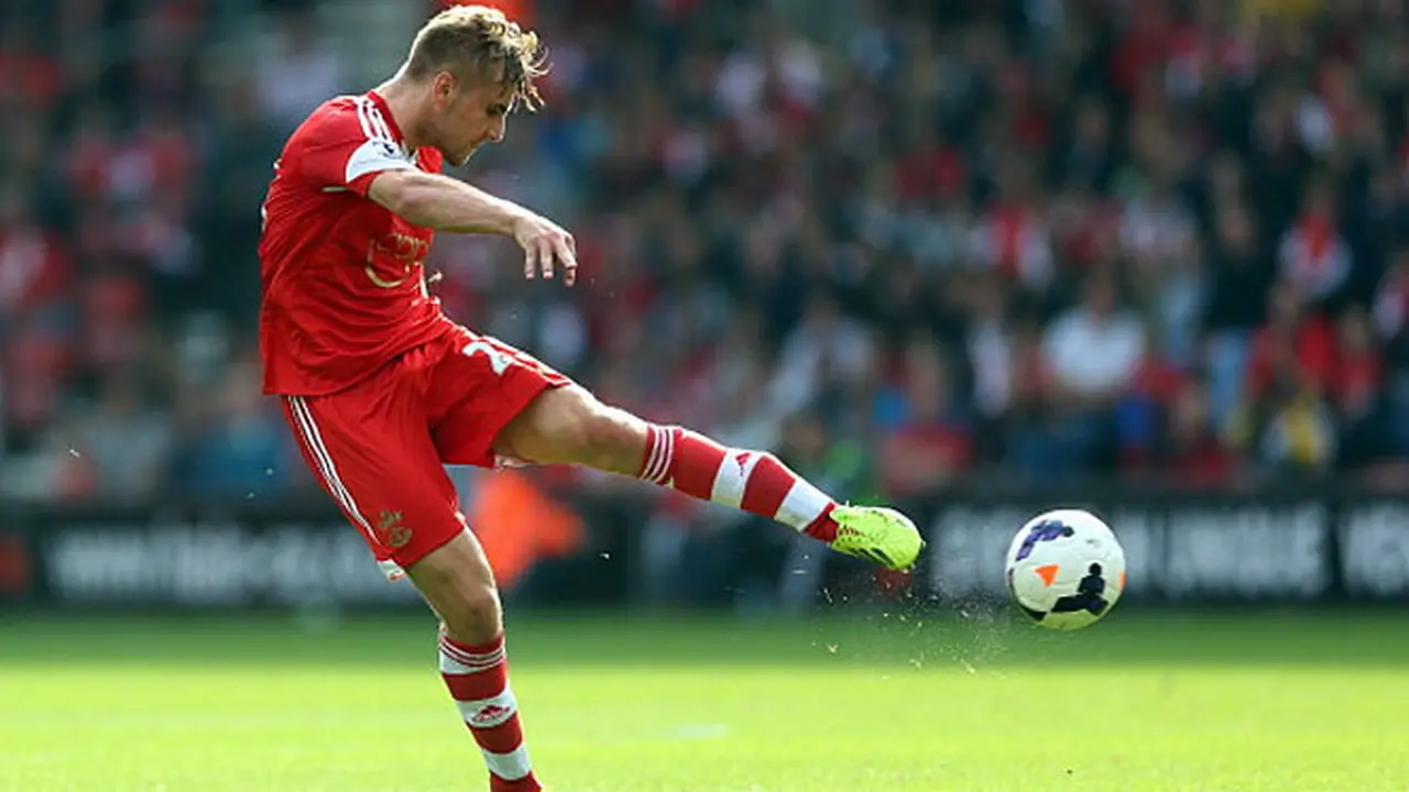 luke-shaw-130930c.jpg