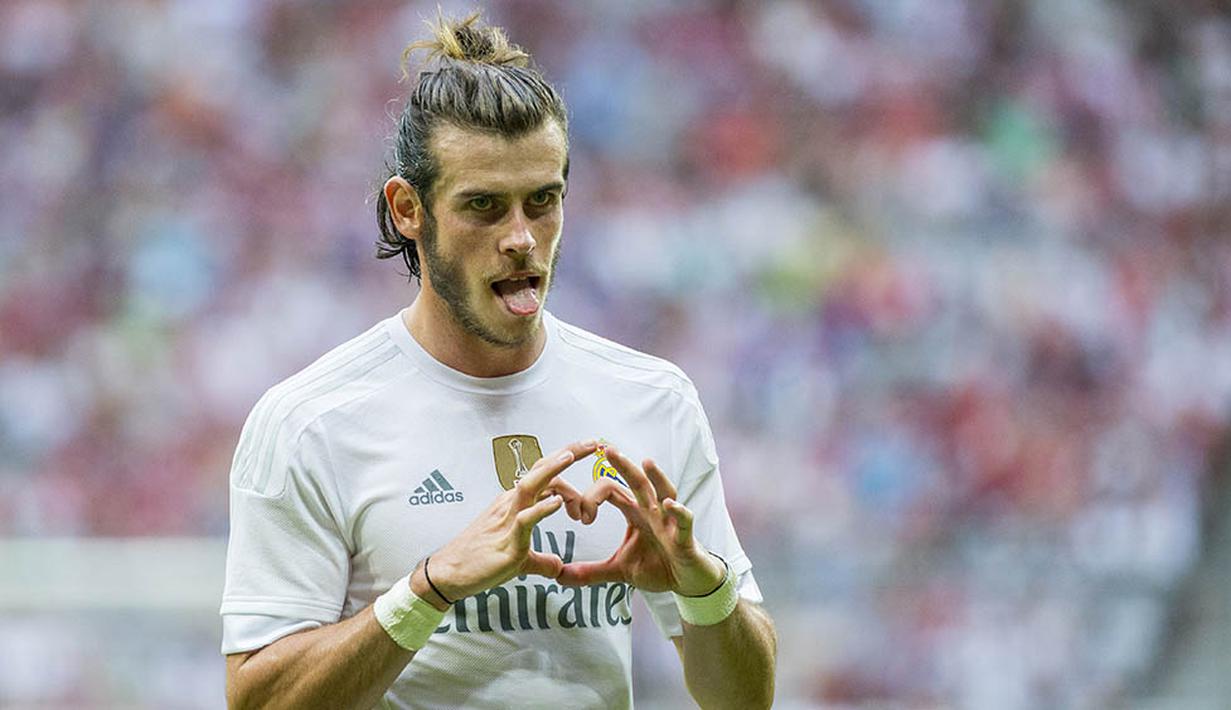 8. Posisi asli Gareth Bale adalah bek kiri, tapi saat bermain di Tottenham Hostpur kemampuannya meningkat dan semakin cemerlang setelah berpindah posisi sebagai gelandang serang. (Reuters) 