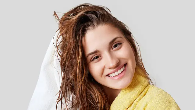 Sikat Habis Bakteri dan Kuman Nggak Hanya di Tangan, Sudah Perhatikan Kebersihan Rambut?