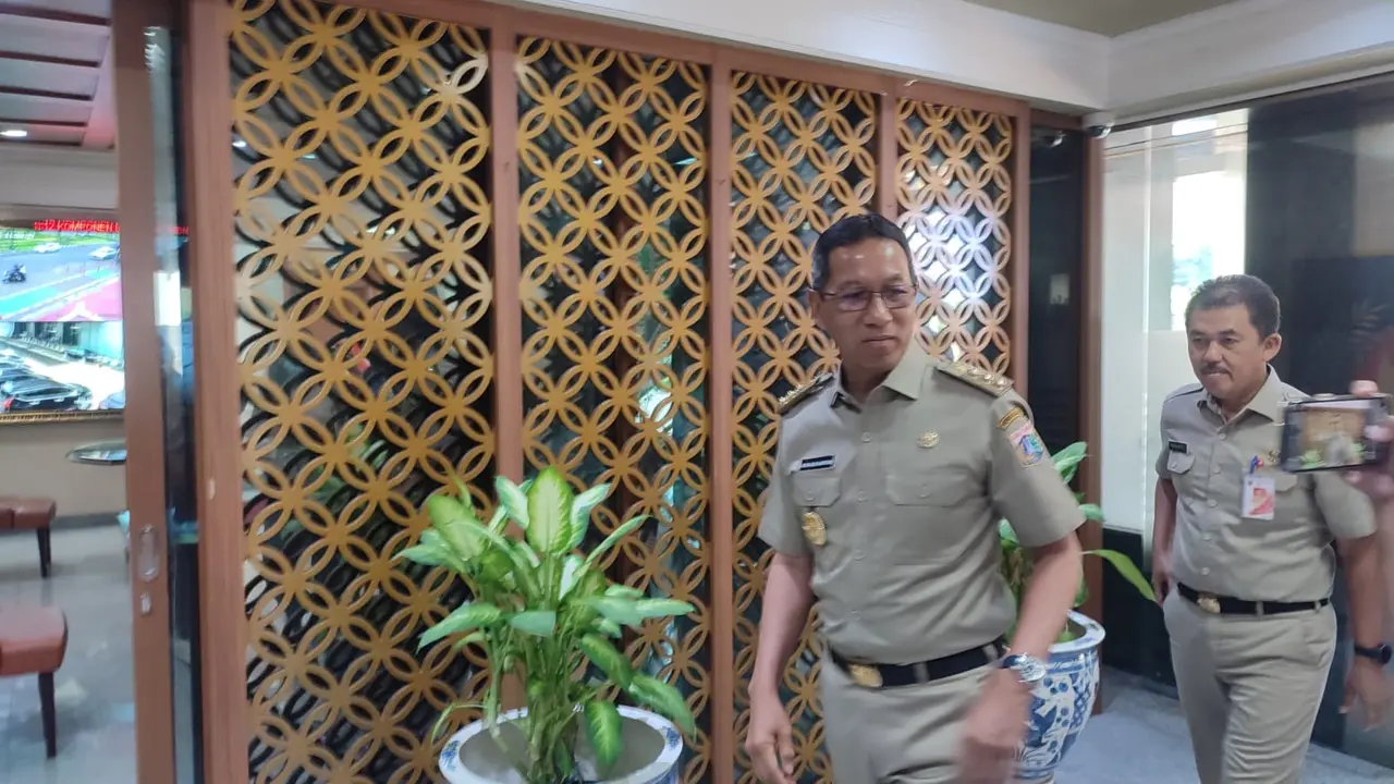 Pj Gubernur DKI Jakarta Heru Budi Hartono saat menyambangi kantor Kementerian Dalam Negeri (Kemendagri), Senin (16/10/2023).