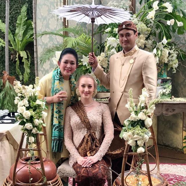 Cantiknya Istri Bule Cucu Soeharto Dalam Balutan Kebaya Di Acara Tujuh Bulanan Lifestyle Liputan6 Com