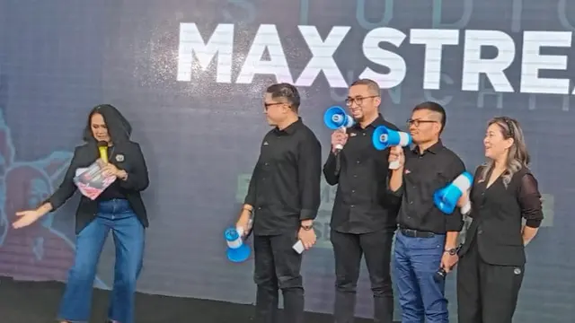 Sarah Sechan memandu konferensi pers peluncuran MaXstreem Studios di Jakarta, 3 September 2024. (Foto: Dok. Istimewa)