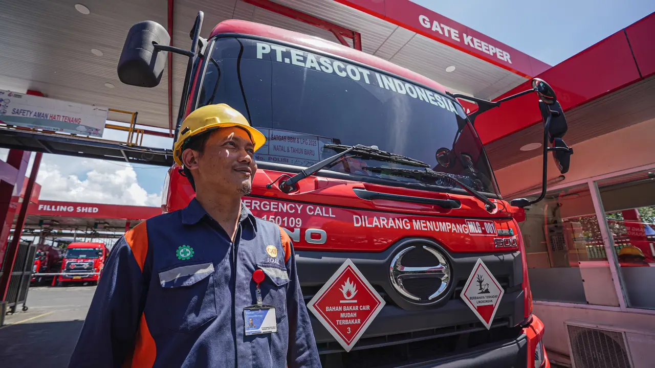 Awak Mobil Tangki (AMT) terbaik Fuel Terminal Malang. Dok PPN