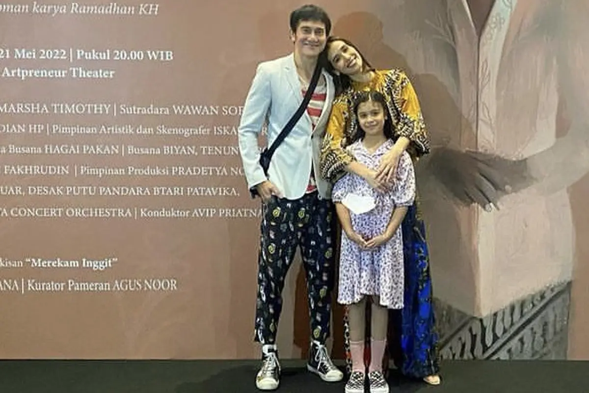 Tampilan Putri Vino G Bastian dan Marsha Timothy