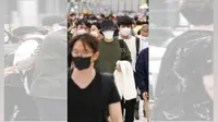 Airport Fashion aktor Korea Selatan, Kim Seon Ho, saat meninggalkan Thailand melalui Bandara Internasional Suvarnabhumi Bangkok menjadi sorotan (Sumber Gambar: Twitter)