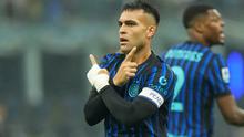 Lautaro Martinez merayakan gol untuk Inter Milan dalam laga Serie A melawan Cremonese di San Siro, Milan, Italia, Sabtu, 4 Oktober 2025. (AP Photo/Luca Bruno)