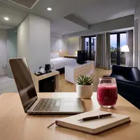 Harper Cikarang hadirkan pilihan staycation menyenangkan Bersama keluarga sambil bekerja dengan fasilitas nyaman dan lengkap.