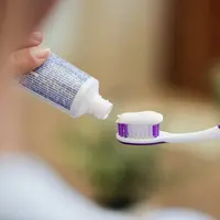 Kesehatan gigi dan mulut masih sering terabaikan akibat kebiasaan harian yang kurang tepat, sehingga penggunaan pasta gigi perlu disertai edukasi. (Foto: Drazen Zigic/Freepik)