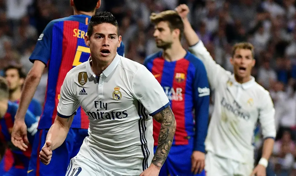 Gelandang Real Madrid, James Rodriguez, setelah mencetak gol ke gawang Barcelona, dalam laga lanjutan La Liga, di Santiago Bernabeu, Minggu atau Senin (24/4/2017) dini hari WIB. (Pierre-Philippe Marcou). 