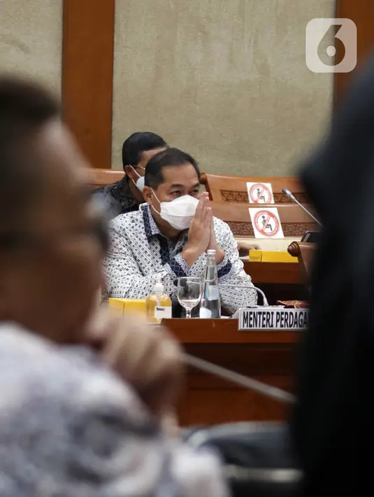 Menteri Perdagangan Muhammad Lutfi saat rapat kerja dengan Komisi VI DPR di Kompleks Parlemen, Jakarta, Kamis (17/3/2022). Dalam rapat tersebut Muhammad Lutfi menyampaikan penjelasan terkait minyak goreng serta dihapusnya Harga Eceran Tertinggi (HET). (Liputan6.com/Angga Yuniar)