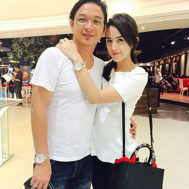 5 Foto Jadul Adelia Pasha saat Jadi Pramugari, Curi Perhatian