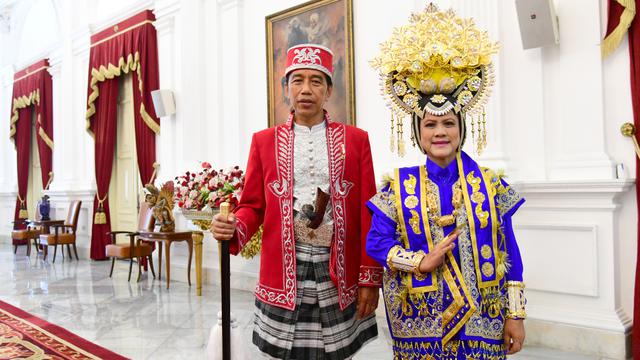 Pakaian Adat yang Dikenakan Jokowi dan Ibu Iriana