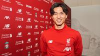 Takumi Minamino resmi dikenalkan Liverpool, Kamis (19/12/2019). (Bola.com/Dok. Liverpool)