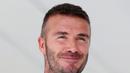 Pesepak bola David Beckham saat menyapa para penggemar di Miami, Florida, AS, 12 Juli 2018. Beckham masuk dalam daftar 100 pria tertampan di dunia bersaing dengan pebulu tangkis Indonesia, Jonatan Christie. (RHONA WISE/AFP)
